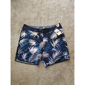 Quiksilver Mens Highlite Scallop Boardshorts Tropical Size 38